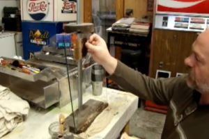 Gilders Tips how to charge the brush for Gold leaf Gilders Tips how to charge the brush for Gold leaf